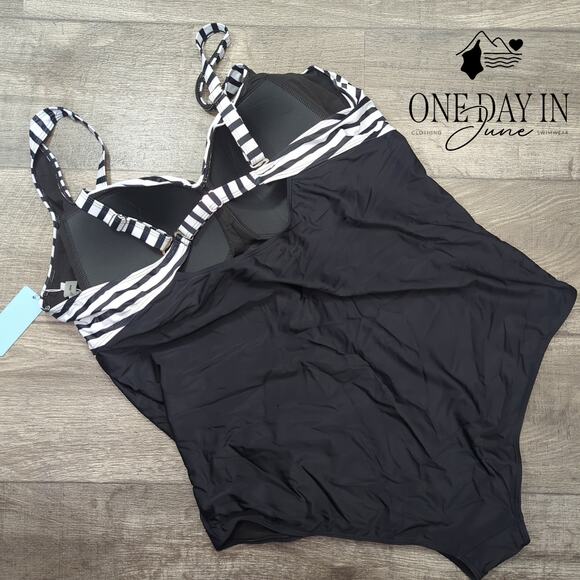 Yonique Plus Size Twist Front One Piece Swimsuit Size 28W - Picture 7 of 7